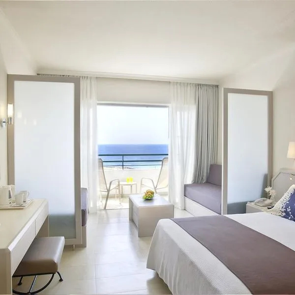 Imperial Island Resort by Louis - zdjęcie 2