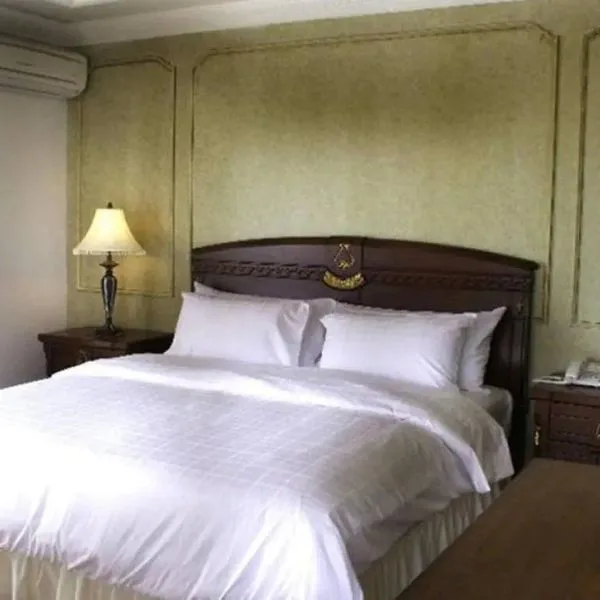 Four Seasons Place - zdjęcie 4