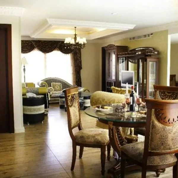 Four Seasons Place - zdjęcie 2