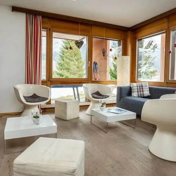 Mira Val - zdjęcie 3