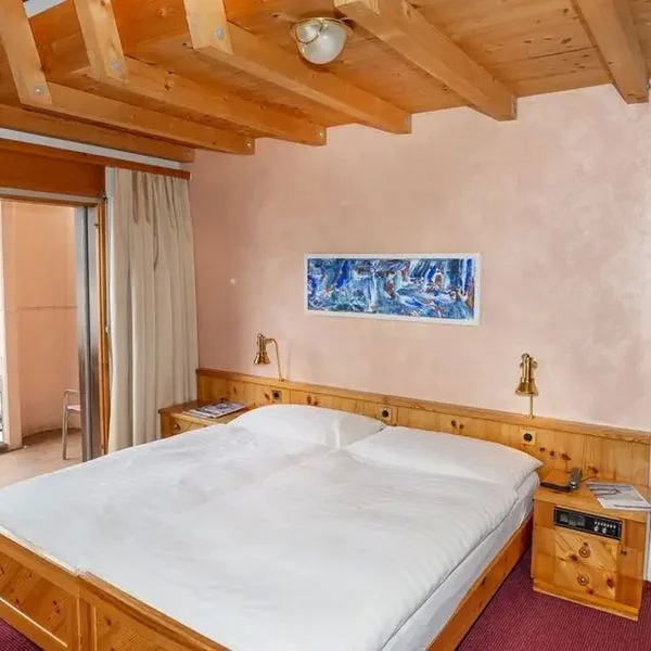 Mira Val - zdjęcie 2